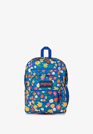 Blå JanSport rygsæk med farverigt blomstermønster, lynlåslommer foran og på siden samt et øverste bærehåndtag.