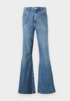 Jean en denim bleu clair taille haute avec jambes larges évasées et poches avant incurvées, présenté sur un fond blanc.