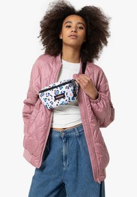 Eastpak SPRINGER - Bæltetasker - partymal light