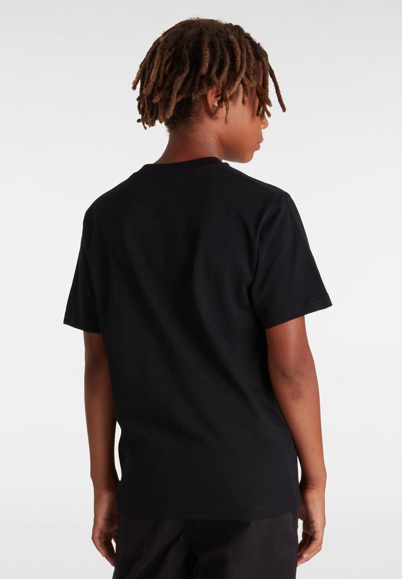 Camiseta de algodón negra de manga corta y cuello redondo, con una textura suave y un diseño sencillo. La vista trasera no muestra gráficos ni patrones.