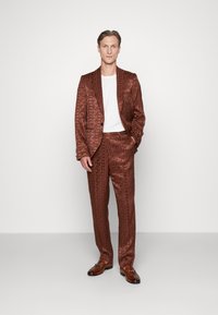 Twisted Tailor HURSTON SUIT - Κοστούμι - brown