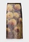 FLOWERS ON THE TABLE PRINTED SKIRT - Falda de tubo - whiteflowers