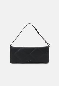 Calvin Klein - RE-LOCK QUILT WRISTELET CLUTCH - Clutches - black Miniaturebillede 1