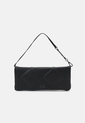 Calvin Klein RE-LOCK QUILT WRISTELET CLUTCH - Pochette - black