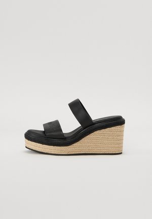 Wedge sandals - black