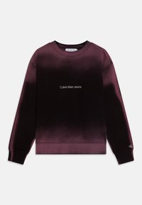 Bordowa bluza z okrągłym dekoltem wykonana z miękkiego materiału, z gradientowym wzorem, logo "Calvin Klein Jeans" na przodzie, ściągacze na mankietach i u dołu bluzy.