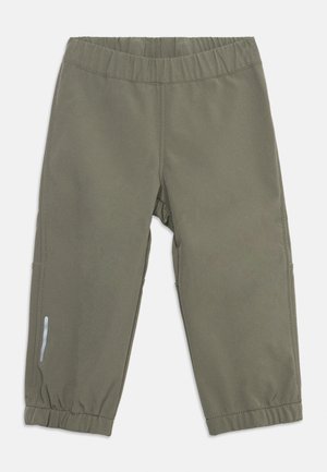 Pantalon décontracté taille élastique vert olive avec poignets froncés et une bande réfléchissante près du bas d'une jambe.