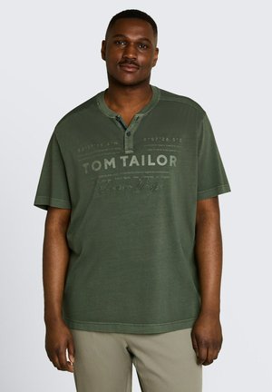 TOM TAILOR TOM TAILOR T-SHIRT PLUS SIZE - HENLEY T-SHIRT IM USED-LOOK - T-shirt print - deep leaf green