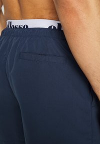 Ellesse TEYNOR - Swimming shorts - navy/white