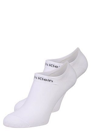 Weiße Knöchelsocken aus einem weichen Baumwollmix, mit einem schwarzen "Calvin Klein"-Logo am Bund und einem glatten, nahtlosen Design.