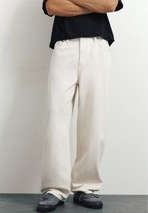PULL&BEAR, BALLOON-FIT BAGGY - JEANS - Jean baggy - white