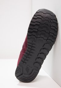 New Balance Tenisky - burgundy
