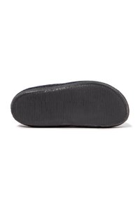 Suela de zapato de goma negra con un diseño texturizado y acanalado. El borde es ligeramente redondeado con una superficie lisa y sin logotipos o patrones visibles.