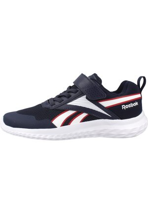 Zapatilla deportiva azul marino con rayas blancas y rojas, cierre de velcro, suela blanca, parte superior de malla y logo de Reebok en el talón.