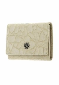 Portefeuille beige texturé avec un motif subtil et un emblème en relief à l'avant. Il possède une fermeture à rabat et des bords cousus. Design compact.