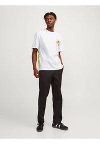 Jack & Jones JORTOKYO MARKET TEE  CREW NECK - T-shirts med print - bright white print:black script