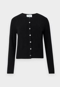 Cardigan preto feito de um tecido suave, com um decote redondo, mangas longas e uma frente abotoada com botões brancos.