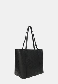 Sac fourre-tout noir en matériau texturé avec un motif géométrique, doté de deux poignées et d'une forme rectangulaire structurée.