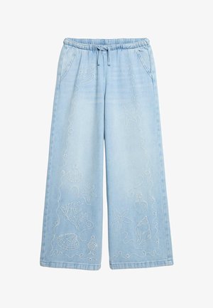 Pantalon en denim bleu clair à jambes larges, taille élastique, cordon, poches latérales et motifs brodés blancs sur le thème de la mer sur les jambes.