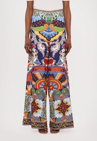 Alice + Olivia ATHENA WIDE LEG PANT - Stoffhose - on the road