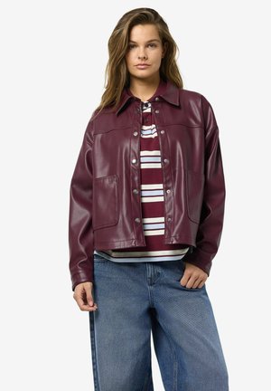 STYLISCHE MIT MODISCHEN FRONTTASCHEN - Kunstlederjacke - weinrot