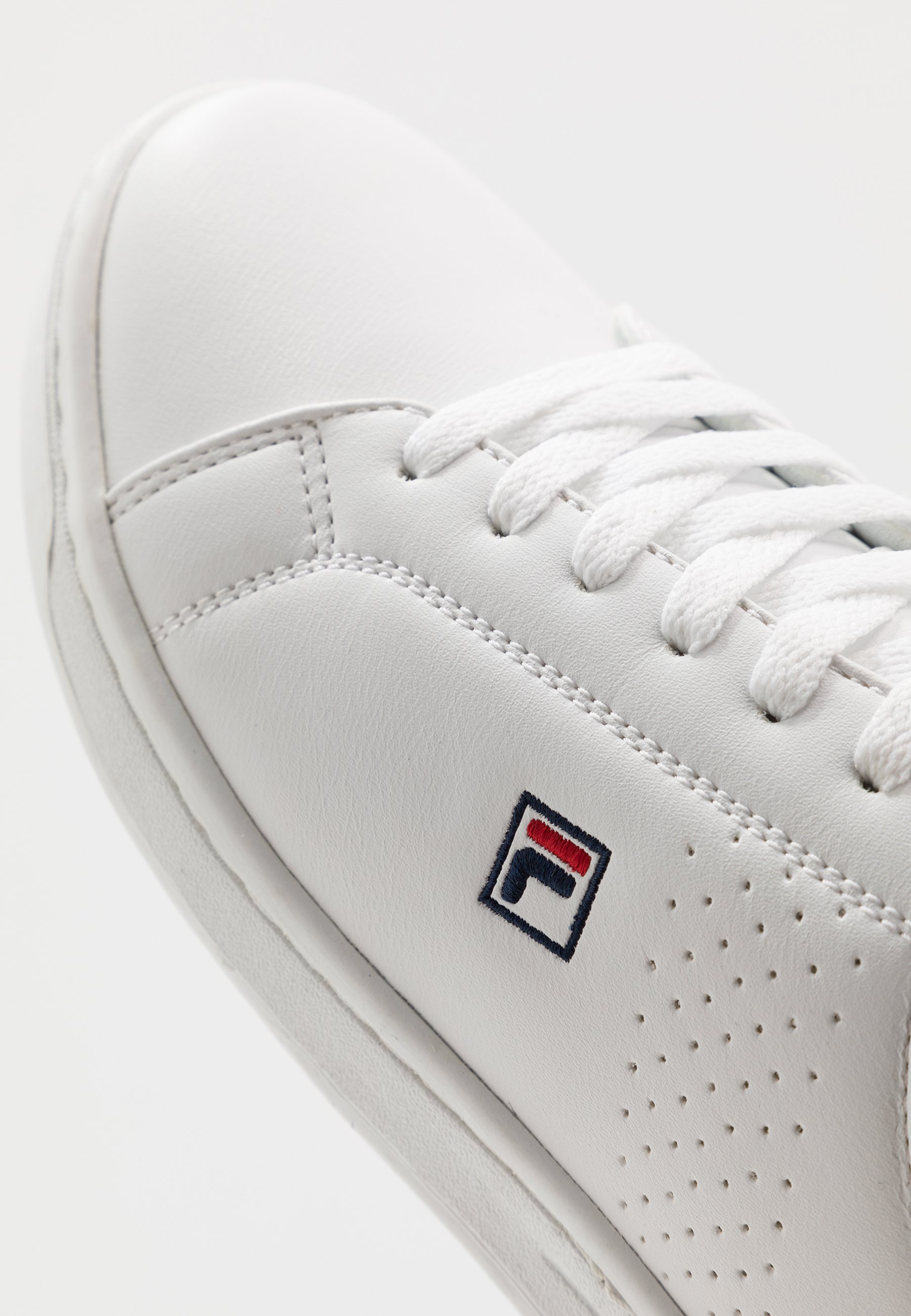 Fila CROSSCOURT 2 F LOW Treningssko whitegreener Fila CROSSCOURT 2 F LOW Treningssko whitegreener