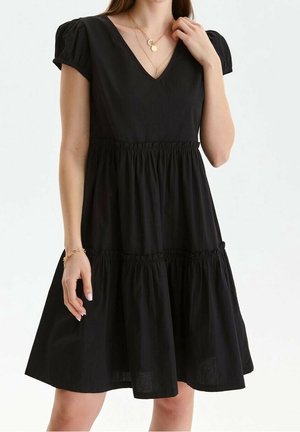Zwarte katoenen jurk met een V-hals, korte pofmouwen en een gelaagde rok met plooidetails en een comfortabele pasvorm.