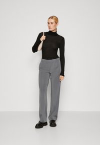 Samsøe Samsøe HOYS STRAIGHT PANTS  - Nohavice - turbulence