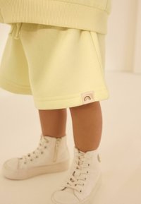 Next REGULAR FIT  - Pantalon de survêtement - yellow