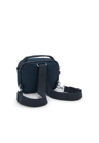 Borsa a tracolla blu navy con forma rettangolare, chiusura con zip, tessuto testurizzato, tracolla regolabile e dettagli in metallo argentato.