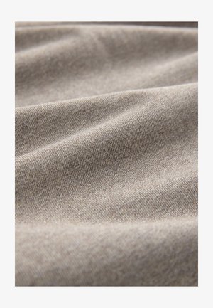 Tessuto marrone chiaro, strutturato con elasticità visibile; motivo sfumato sottilmente che aggiunge profondità; onde delicate che creano un aspetto morbido e drappeggiato.