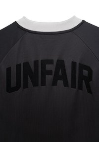 UNFAIR ATHLETICS Apdrukāts T-krekls - black grey