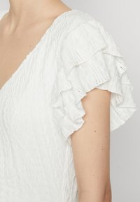 Colourful Rebel ZORAH BRODERIE MINI DRESS - Freizeitkleid - off white