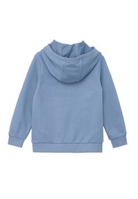 Jasnoniebieski sweatshirt z kapturem, długimi rękawami, ściągaczami przy mankietach i u dołu. Miękka tkanina z minimalnymi detalami, ukazująca czysty, prosty design.