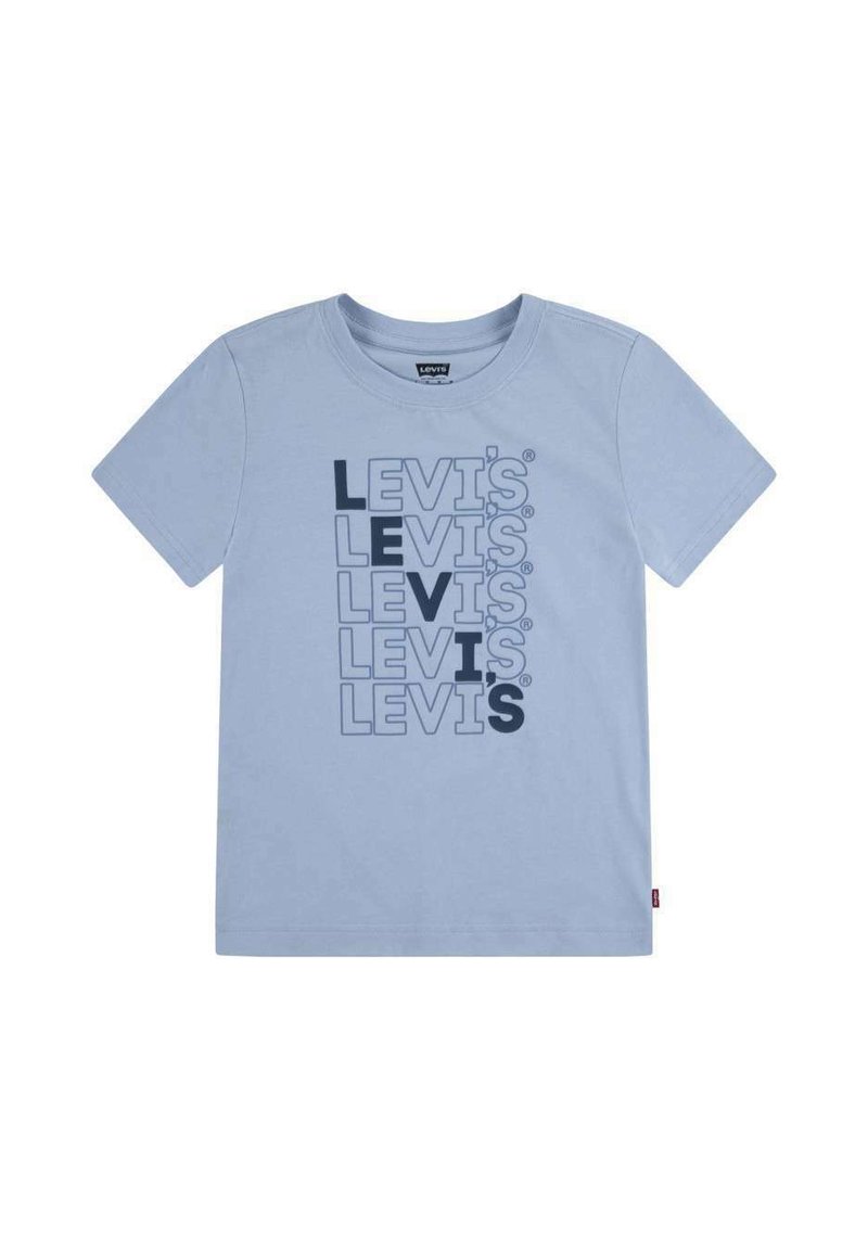 Camiseta de algodón de color azul claro con el logo de "LEVI'S" en azul oscuro repetido en diferentes tamaños. Diseño de mangas cortas y cuello redondo.
