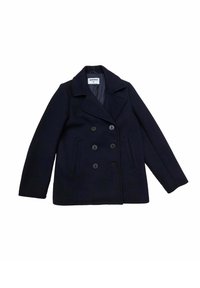 Cappotto peacoat in lana blu navy con chiusura doppiopetto, colletto a revers e due tasche laterali con bottoni neri. Tessuto liscio, forma strutturata.