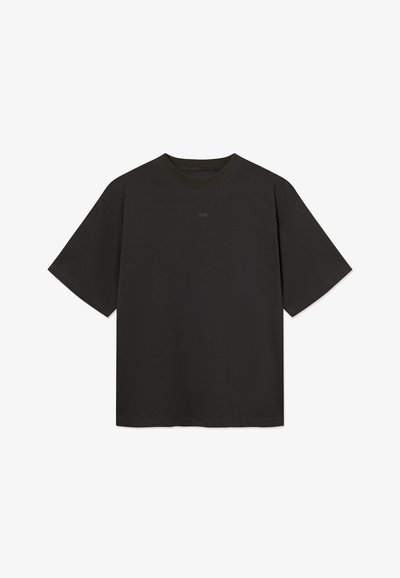 T-shirt noir oversized à manches courtes avec un col rond et un logo "WW" discret centré sous le col.