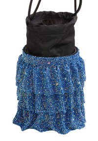 Blauwe kralenhandtas met een gerimpeld ontwerp, voorzien van een glanzende kristallen versiering en een zwarte trekkoordsluiting aan de bovenkant.