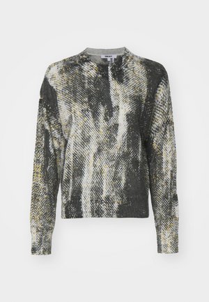 Suéter de punto texturizado con cuello redondo. Patrón de colores negro, blanco y amarillo que recuerda a pinceladas abstractas. Mangas largas y dobladillo acanalado.