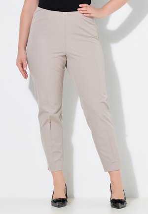 Ulla Popken, PIPING DETAIL PANTS - Stoffhose - beige