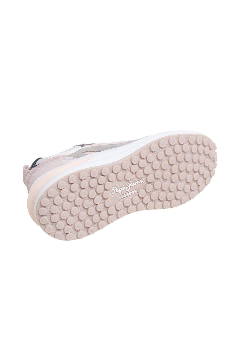 Zapatilla con una suela de goma de color rosa claro que presenta un patrón circular. Parte superior hecha de textil gris y rosa con acentos contrastantes.