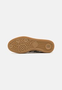 adidas Originals HANDBALL SPEZIAL - Trainers - core black/wonder white/gum