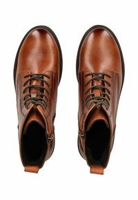 Botas de cuero marrón hasta el tobillo con un acabado liso, que cuentan con cordones, cremalleras laterales y una punta redondeada. Forro interior texturizado.