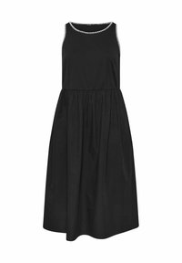 Svart ärmlös klänning med sammanknipen kjol, med vit sömnadsdetalj längs halsringningen. Tillverkad av lätt tyg.