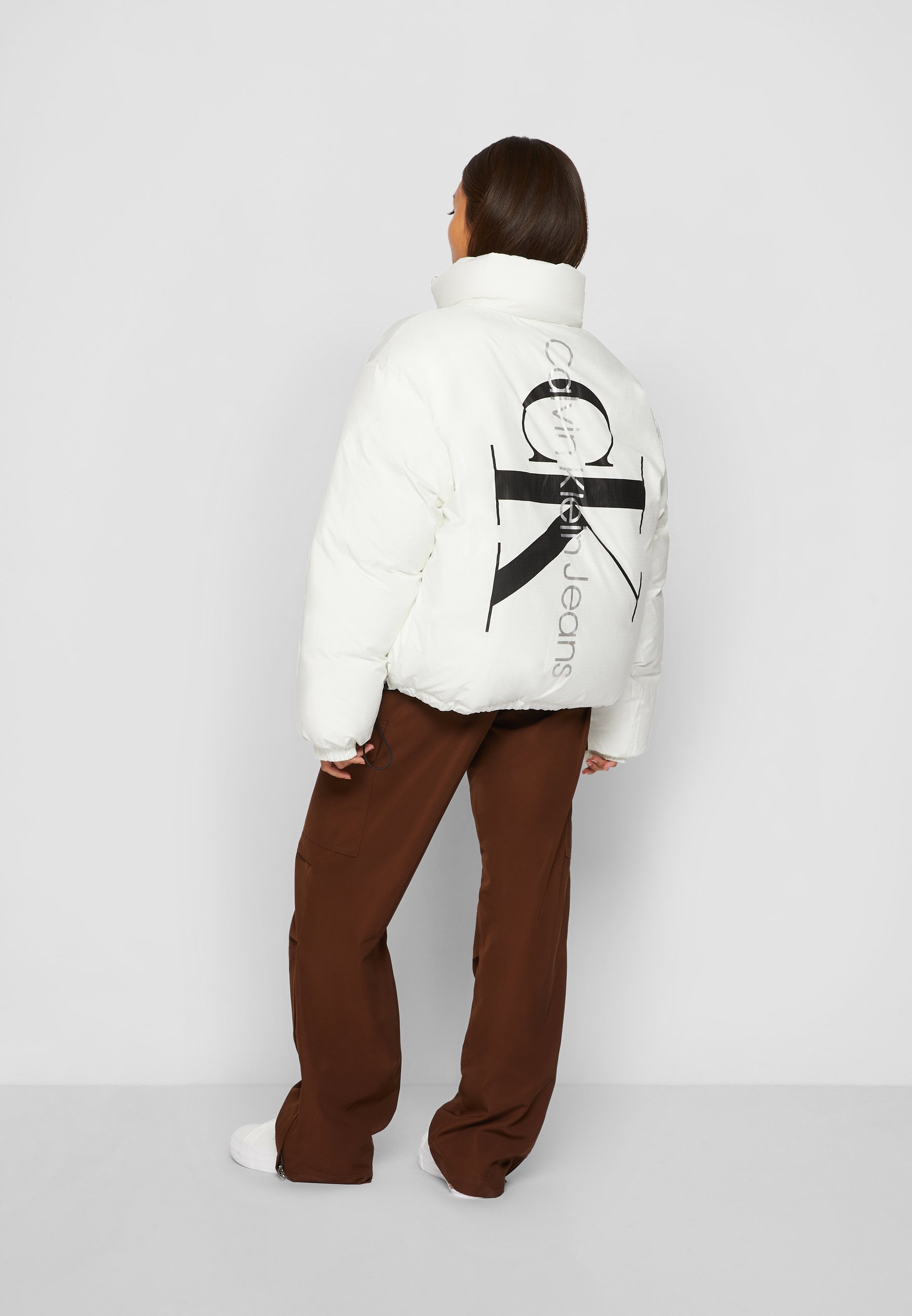Calvin Klein Jeans REVERSIBLE 90S PUFFER - Winter jacket - ivory 