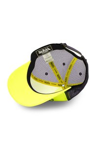 Gorra trucker negra y amarilla con visor curvado de neón amarillo. Parte trasera de malla, correa ajustable y etiqueta del logo en el interior del ala.