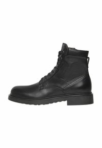 Botín de piel negra hasta el tobillo con cordones en la parte delantera, detalles de costura lateral, collar acolchado y suela de goma gruesa.