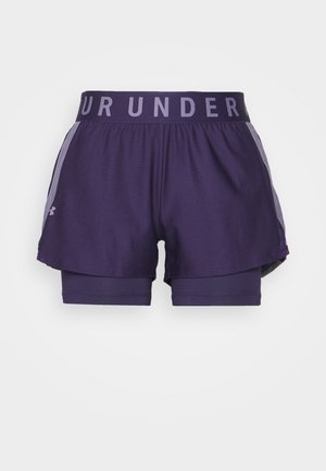 Paarse gelaagde sportshorts voor dames met een aansluitende binnenlaag en een elastische tailleband met grote letters 'UNDER'.