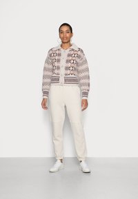 Gestuz MISOL CARDIGAN - Casaco de malha - moonbeam multi