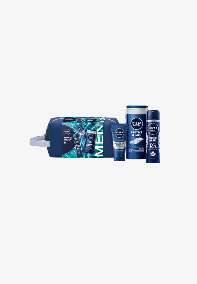 NIVEA Men Reise-Kit mit einem blauen Beutel, enthält drei Produkte: Duschgel, Creme und Deodorant, alle in blauen Behältern mit Markenetiketten.